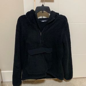 Women’s North Face hooded fluffy quarter zip, black size large